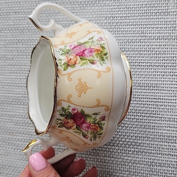 Royal Albert Old Country Roses Tea Sugar Caddy - Missing Lid - Picture 1 of 7